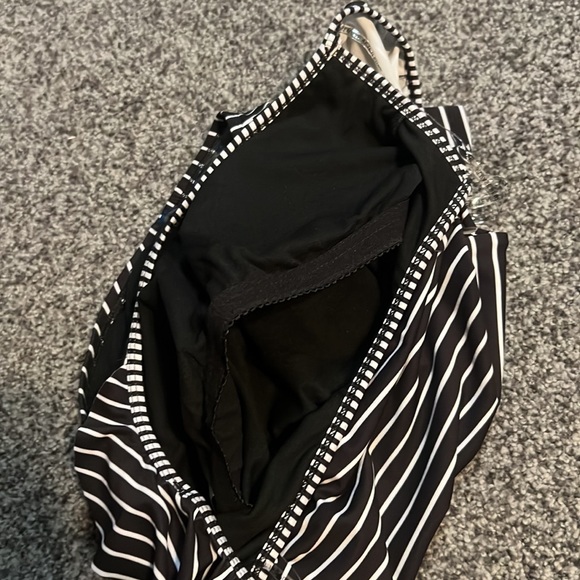 Vince Camuto Black White Striped One-Piece Swimsuit Size 8 NWT - Picture 5 of 6